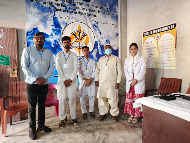 A group of medical workers including volunteers and assistants.